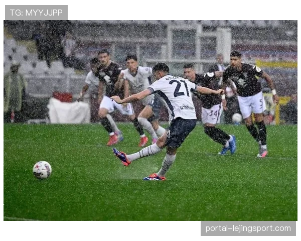 消息:莱斯特城有意引进意甲都灵后卫,以增强防线混合防守能力